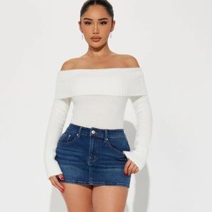 NWT Staying with the trends off the shoulder sweater